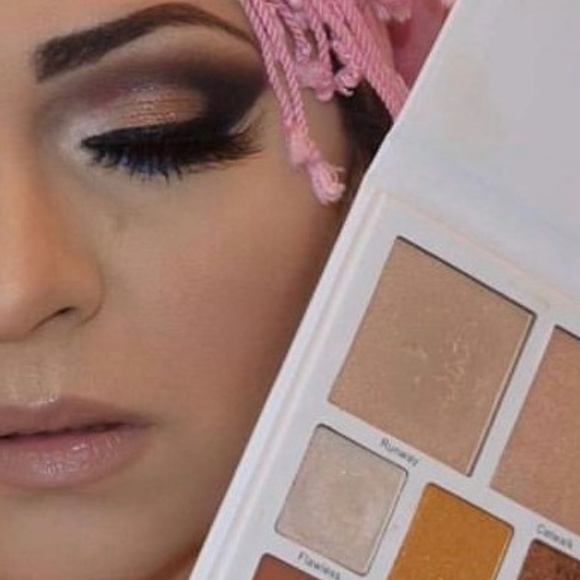 Matte and Shimmer Eyeshadow & Highlighter Palette - Picture 4 of 6